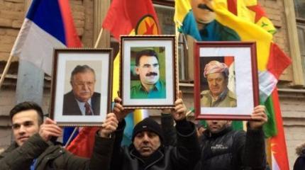 Флаг у ворот: курды и левые в Петербурге потребовали суда для Эрдогана Флаг у ворот: курды и левые в Петербурге потребовали суда для Эрдогана