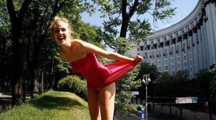 Социальные лифты в Украине заменили социальные лифчики