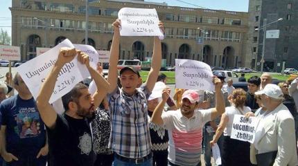 Митингующие вновь на улицах Еревана. Борьба за власть продолжается?