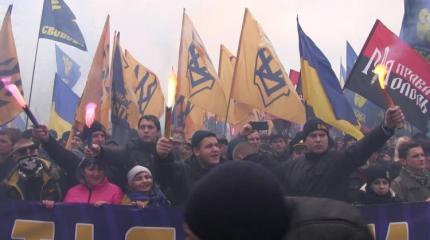 Правый сектор окружили дом главы МВД Авакова с криками "выходи, мр*зь" Правый сектор окружили дом главы МВД Авакова с криками "выходи, мр*зь"