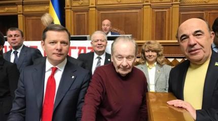 В Раде бунт: радикалы заблокировали трибуну