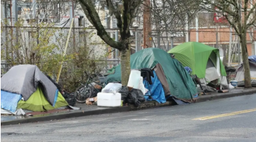 Национальный позор: бездомные разбили лагерь рядом с Капитолием
