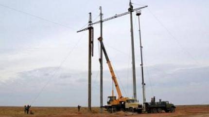 Правосеки обрывают ЛЭП и грозят энергетической блокадой Крыма Правосеки обрывают ЛЭП и грозят энергетической блокадой Крыма