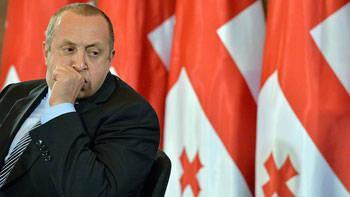 Президента Грузии обвиняют в чрезмерных тратах