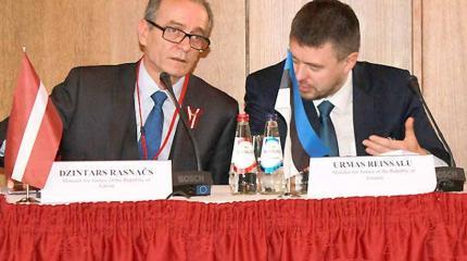 Страны Балтии хотят денег за миф о советской оккупации