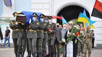 В Киеве Президентский полк провожал в последний путь эсэсовца В Киеве Президентский полк провожал в последний путь эсэсовца