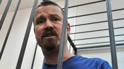 Леонид Развозжаев  следует моде