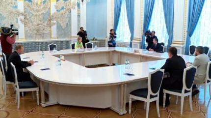 Переговоры в Минске: Киев продолжает играть с огнём Переговоры в Минске: Киев продолжает играть с огнём