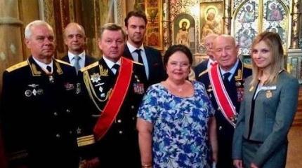 Мы наш, мы новый мир построим: новых дворян и новых крепостных! Мы наш, мы новый мир построим: новых дворян и новых крепостных!