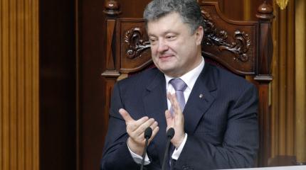 Суд прогнули под Порошенко: Рада внесла изменения в Конституцию страны Суд прогнули под Порошенко: Рада внесла изменения в Конституцию страны