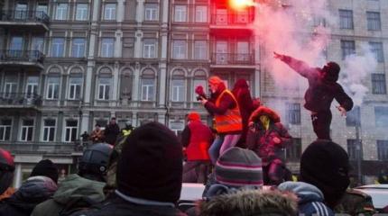 Революцию в Киеве защищать от несознательных граждан будут пулемёты Революцию в Киеве защищать от несознательных граждан будут пулемёты