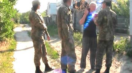 Ярый укропатриот устроил перепалку с ВСУшниками, испугавшись повестки в АТО Ярый укропатриот устроил перепалку с ВСУшниками, испугавшись повестки в АТО