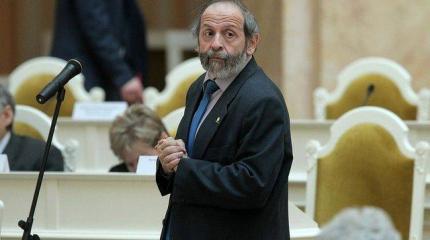 Казус Вишневского – кто и зачем равняет Гитлера со Сталиным Казус Вишневского – кто и зачем равняет Гитлера со Сталиным
