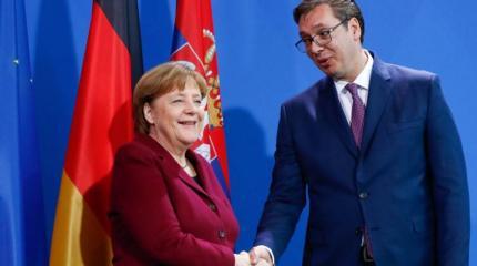 Президент Сербии Вучич прогнулся перед Меркель Президент Сербии Вучич прогнулся перед Меркель