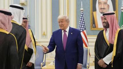 «Заплатите за то, что вас мордуют!»: Трамп лезет в карман к монархам Залива