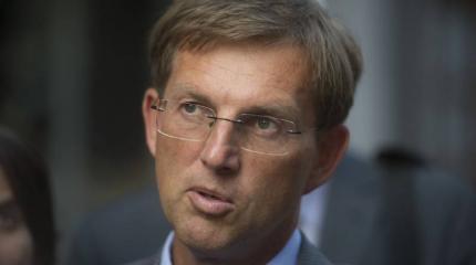 Миро Церар: Словения может принять от 15 до 20 беженцев Миро Церар: Словения может принять от 15 до 20 беженцев