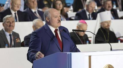 Лукашенко: президент в Беларуси – не царь и не стоит спешить в его кресло