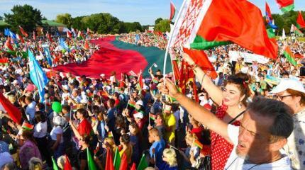 Новый «Белорусский фронт»: Пора вспомнить легендарное «Ни шагу назад» Новый «Белорусский фронт»: Пора вспомнить легендарное «Ни шагу назад»
