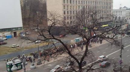Вчерашний Майдан продолжается. В центре Киева собралась толпа