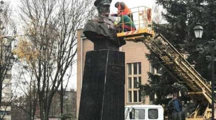 Как националисты воюют с маршалом Жуковым и харьковчанами Как националисты воюют с маршалом Жуковым и харьковчанами