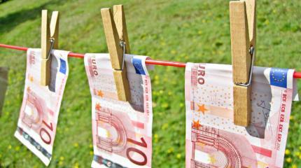 Евро рушится вместе с Олландом Евро рушится вместе с Олландом