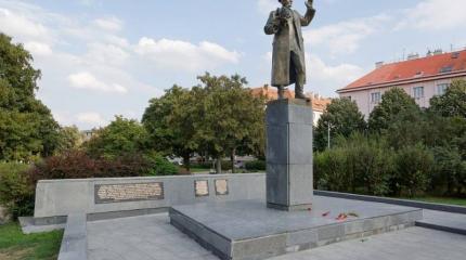 Снос памятника Коневу и флаг Тибета: мэр Праги поссорился с Россией и КНР Снос памятника Коневу и флаг Тибета: мэр Праги поссорился с Россией и КНР