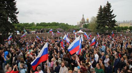 Гигантский утенок и 500 задержанных: итоги митинга в Петербурге Гигантский утенок и 500 задержанных: итоги митинга в Петербурге