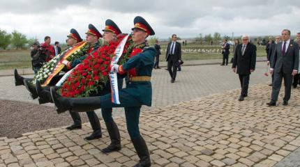 Перед парадом в России — министр иностранных дел Германии, после канцлер Перед парадом в России — министр иностранных дел Германии, после канцлер