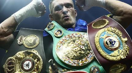 Усику требуют запретить везти чемпионские пояса в Крым Усику требуют запретить везти чемпионские пояса в Крым