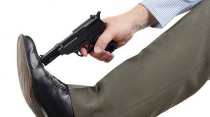 Америка стреляет себе в ногу Америка стреляет себе в ногу