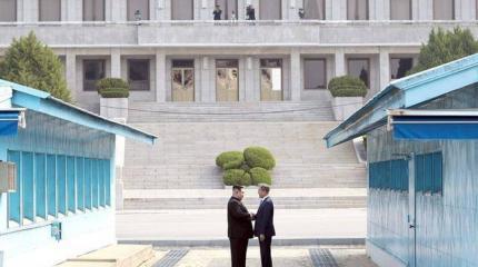 Срочная встреча: Лидеры КНДР и Южной Кореи поговорили на нейтральной полосе Срочная встреча: Лидеры КНДР и Южной Кореи поговорили на нейтральной полосе