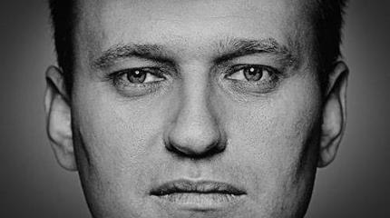 Навальный в мягких креслах на высоких постах