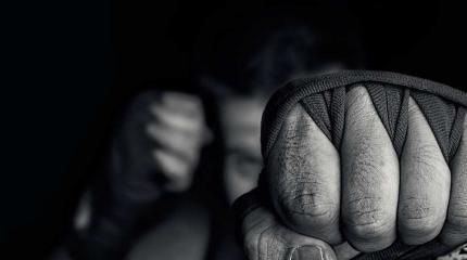 Украинские нацисты избили священника с криками «Слава Бандере!» Украинские нацисты избили священника с криками «Слава Бандере!»