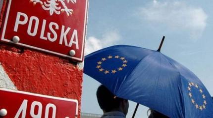 Польша отказалась принимать мигрантов Польша отказалась принимать мигрантов