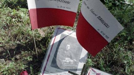 Зачем Горбачев взял на СССР вину за Катынский расстрел Зачем Горбачев взял на СССР вину за Катынский расстрел
