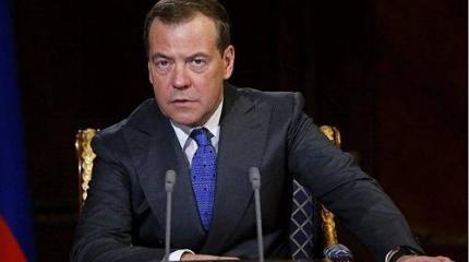 Медведев не так прост и смешон, как многие о нем думают Медведев не так прост и смешон, как многие о нем думают