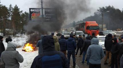 Автовладельцы перекрыли дороги на Украине и белорусско-украинскую границу Автовладельцы перекрыли дороги на Украине и белорусско-украинскую границу