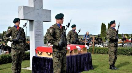 В Литве торжественно перезахоронили польских боевиков