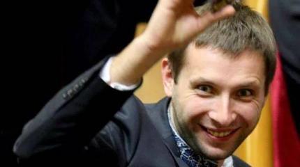 Хотели раздеть до трусов: Парасюк конфликтует с охраной Рады Хотели раздеть до трусов: Парасюк конфликтует с охраной Рады
