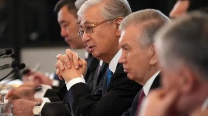 Токаев и Мерзиёев осыпали Трампа золотым дождем пафоса