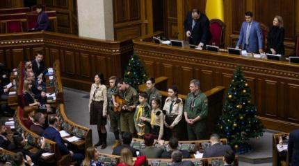 Детям Украины «слуги народа» под ёлочку подсунули «Пласт» Детям Украины «слуги народа» под ёлочку подсунули «Пласт»