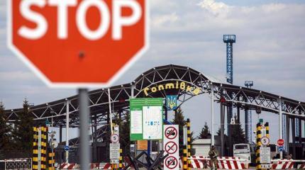 Аваков спасает Украину в клетке Яценюка от «страшной России» Аваков спасает Украину в клетке Яценюка от «страшной России»