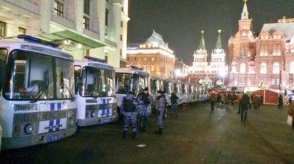 На Манежную площадь Москвы стянуты усиленные наряды полиции На Манежную площадь Москвы стянуты усиленные наряды полиции