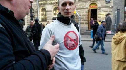 В Петербурге митингуют за отставку Путина