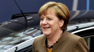 Меркель: ЕС не позволит Греции погрузиться в "хаос" из-за беженцев