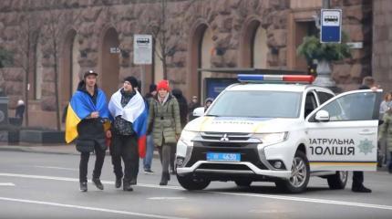 «По Красной площади будешь так ходить»: как в Киеве реагируют на флаг РФ