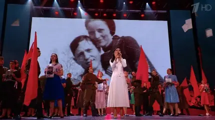 На концерте ко Дню Победы вместе с фронтовиками показали фото преступников На концерте ко Дню Победы вместе с фронтовиками показали фото преступников