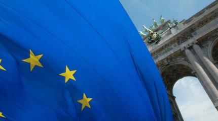Европа превращается в "карликов на мировой арене" из-за старых страхов