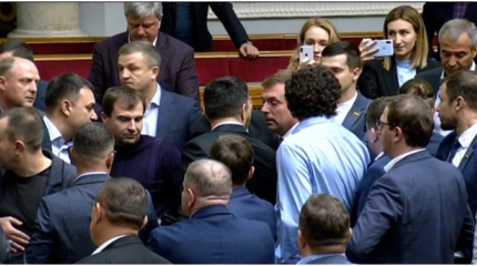 Первая драка в Верховной Раде Первая драка в Верховной Раде