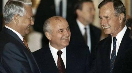 «Горбачёв с Ельциным решали одну задачу, только разными средствами…» «Горбачёв с Ельциным решали одну задачу, только разными средствами…»